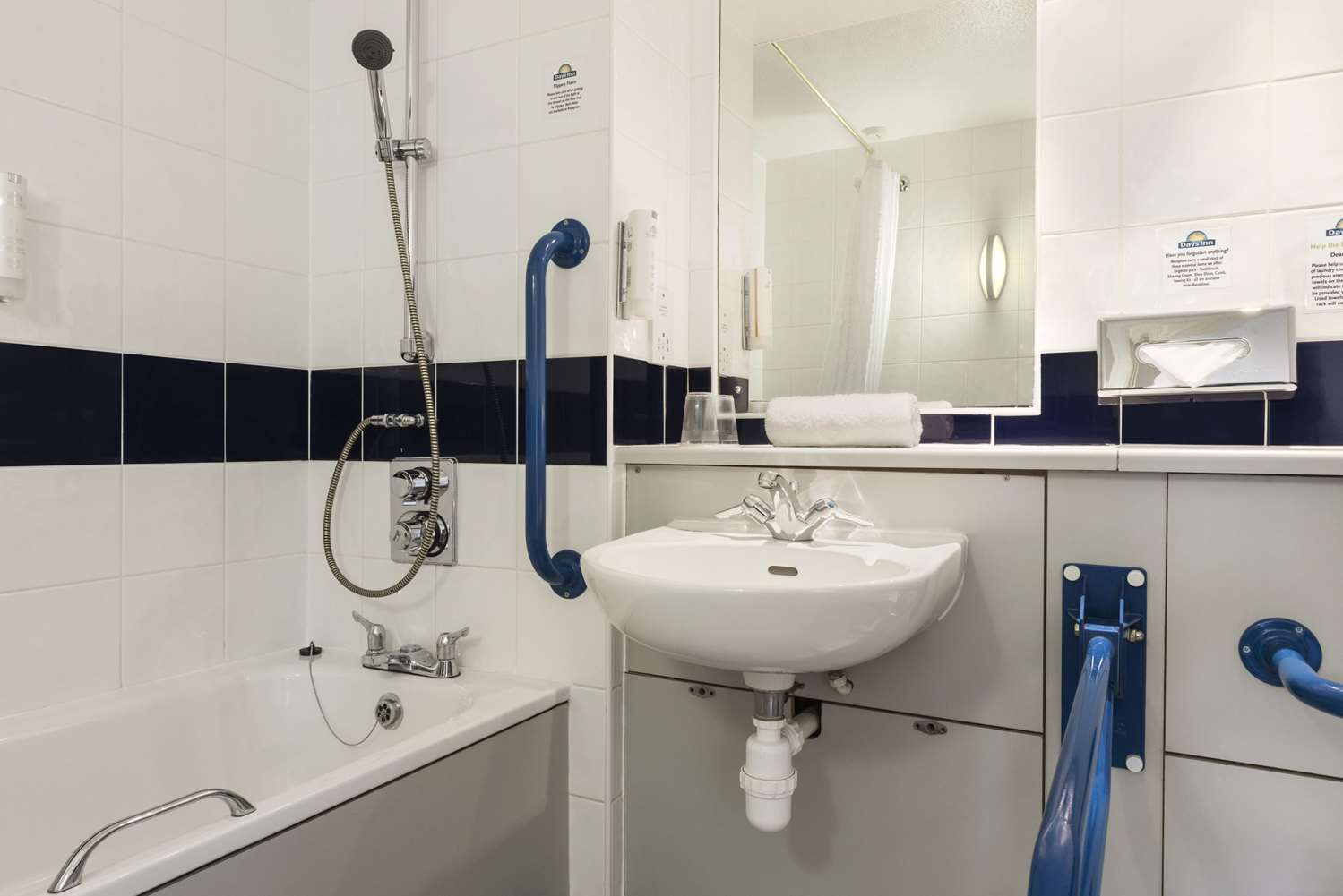 Days Inn Michaelwood M5 12/12
