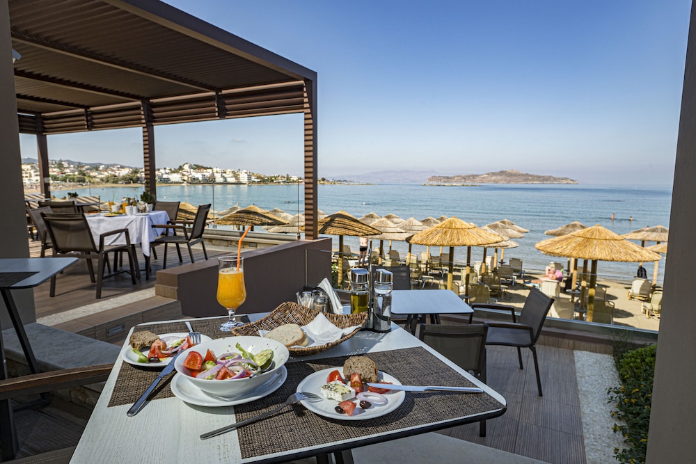 Golden Bay Suites 46/67