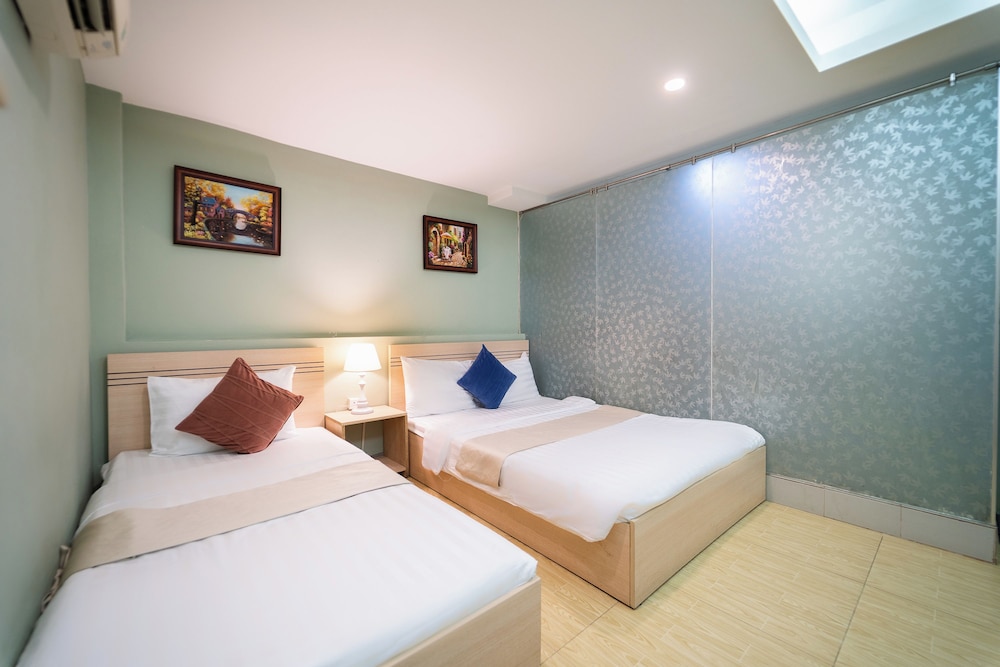 Galaxy Hotel &amp; Capsule 13/49