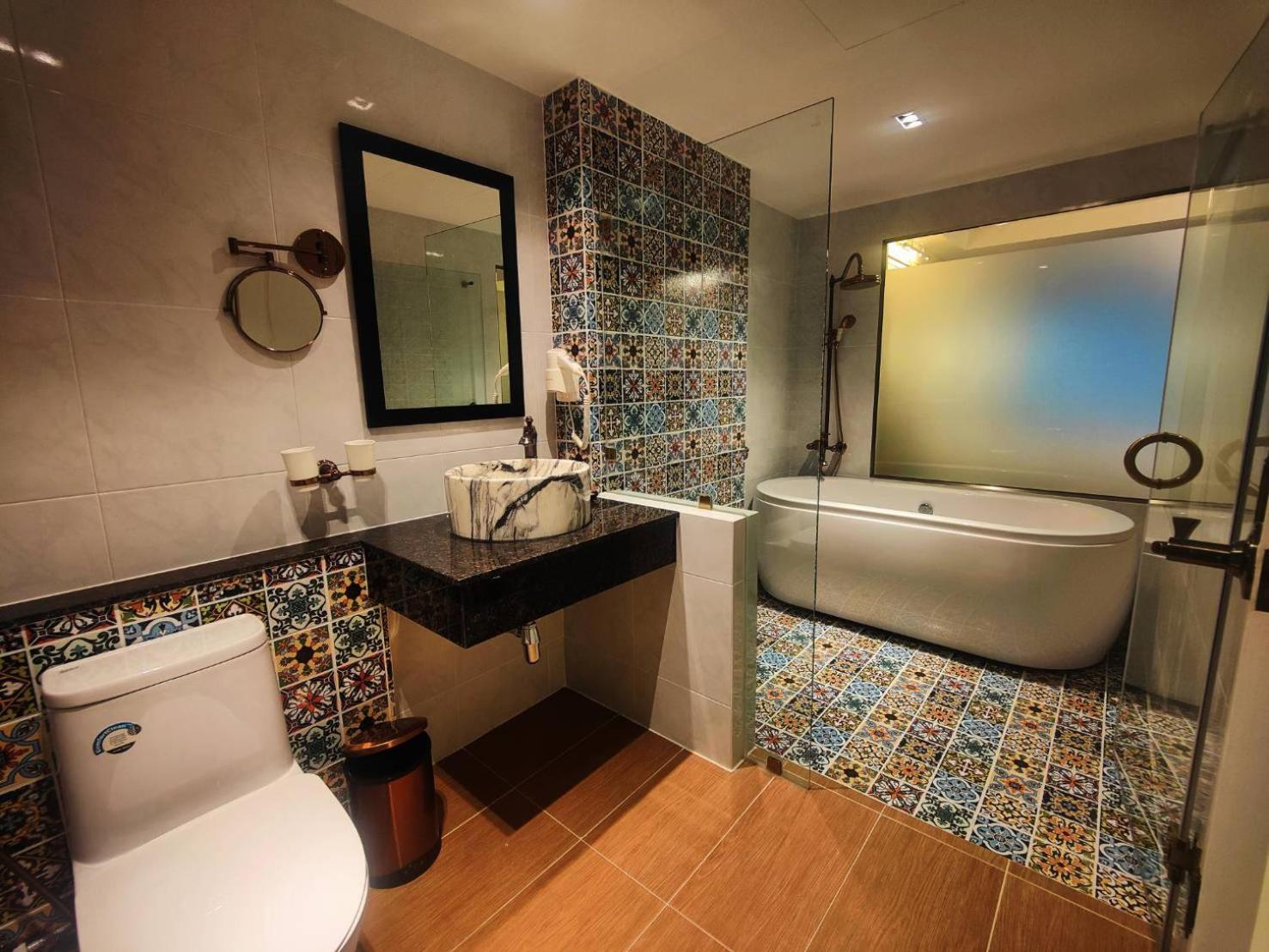 Siri Grand Bangkok Hotel 47/50