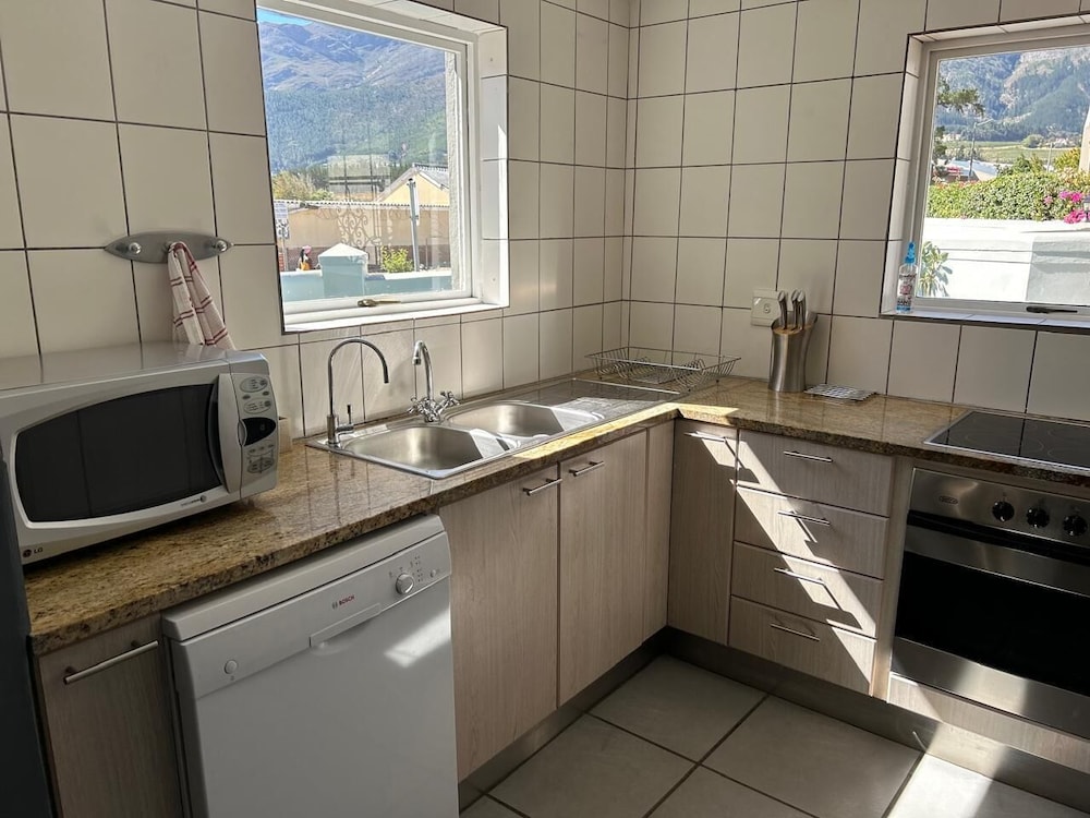 Lemon Tree Cottage 38/39