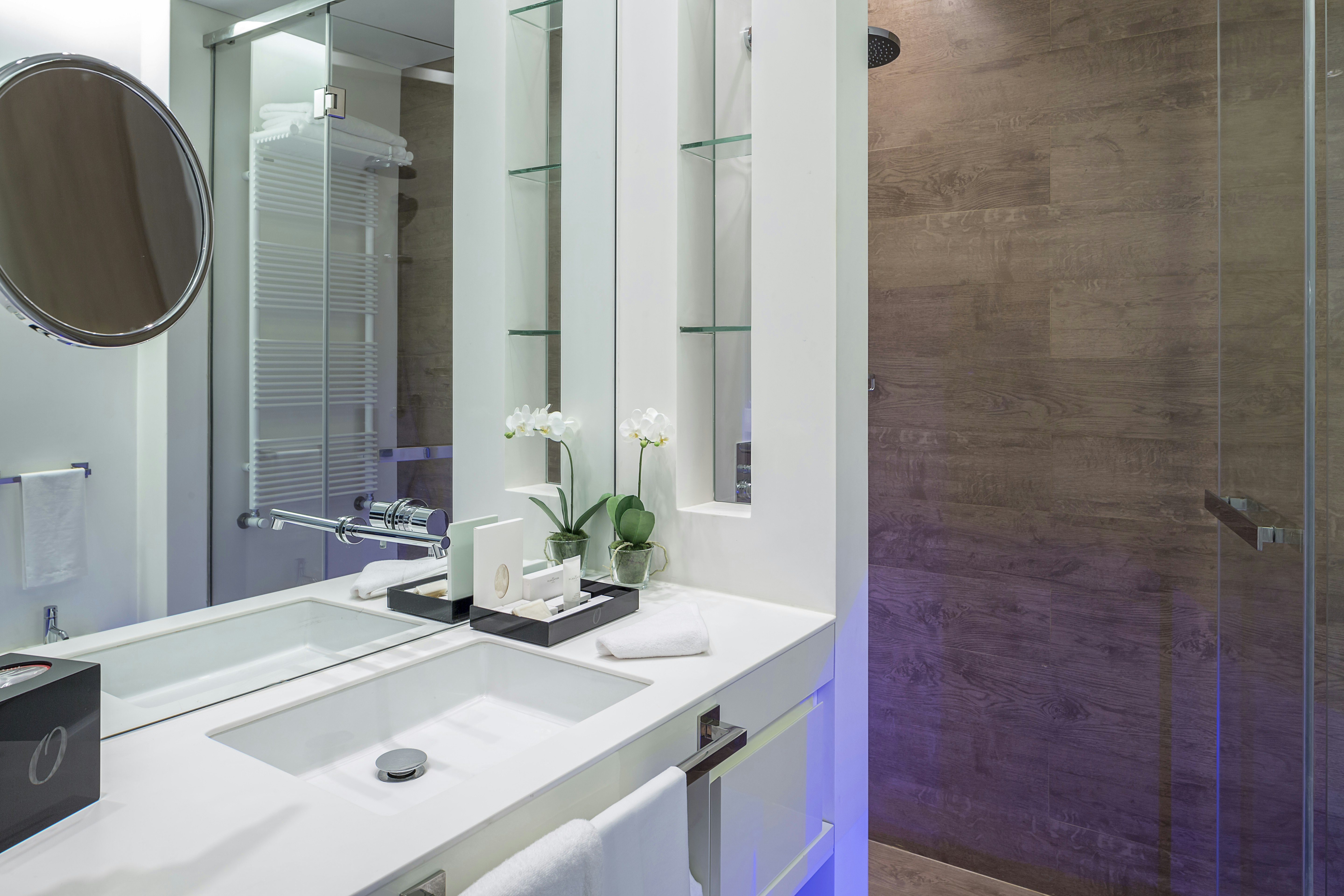 Deluxe Room (Without Window)، O Monot Luxury Boutique Hotel 2/2