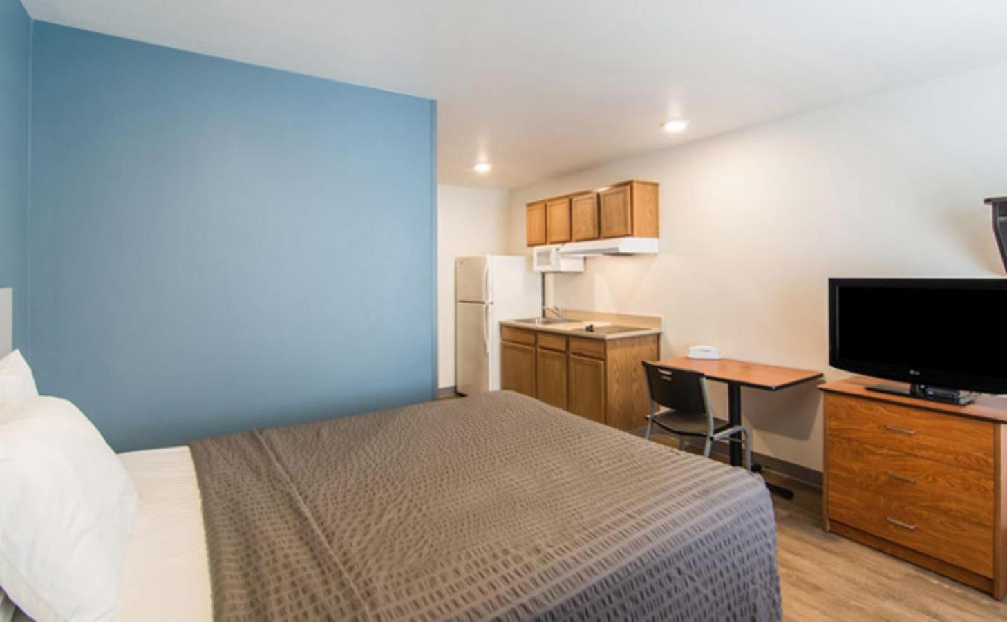 جناح بسرير كينج مع أريكة، WoodSpring Suites Port Orange - Daytona Beach 4/9