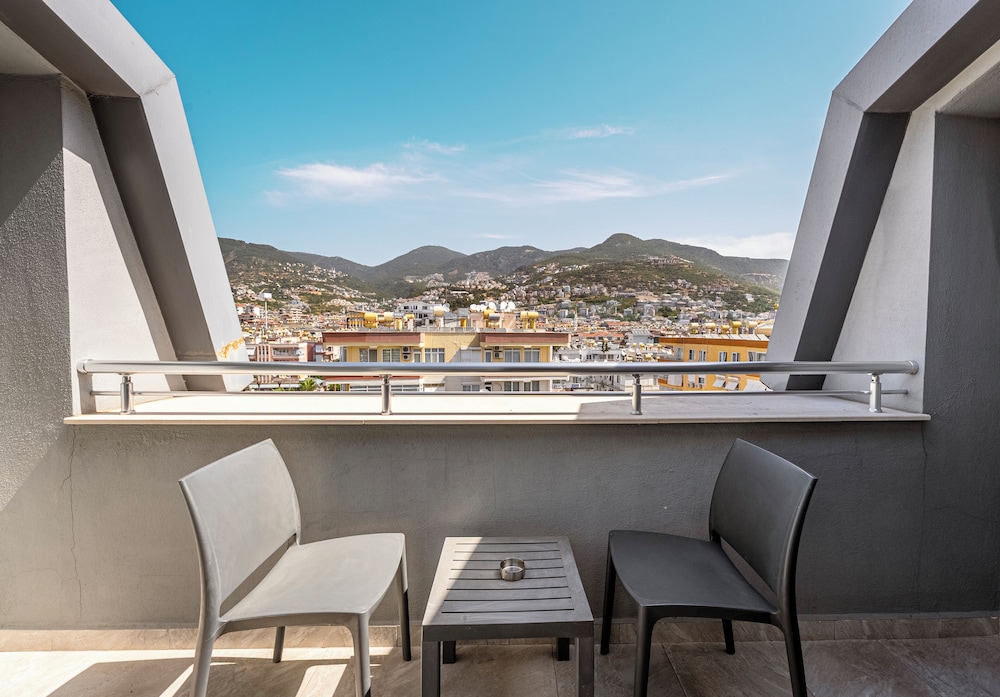 Hma Hotel And Suites 36/50