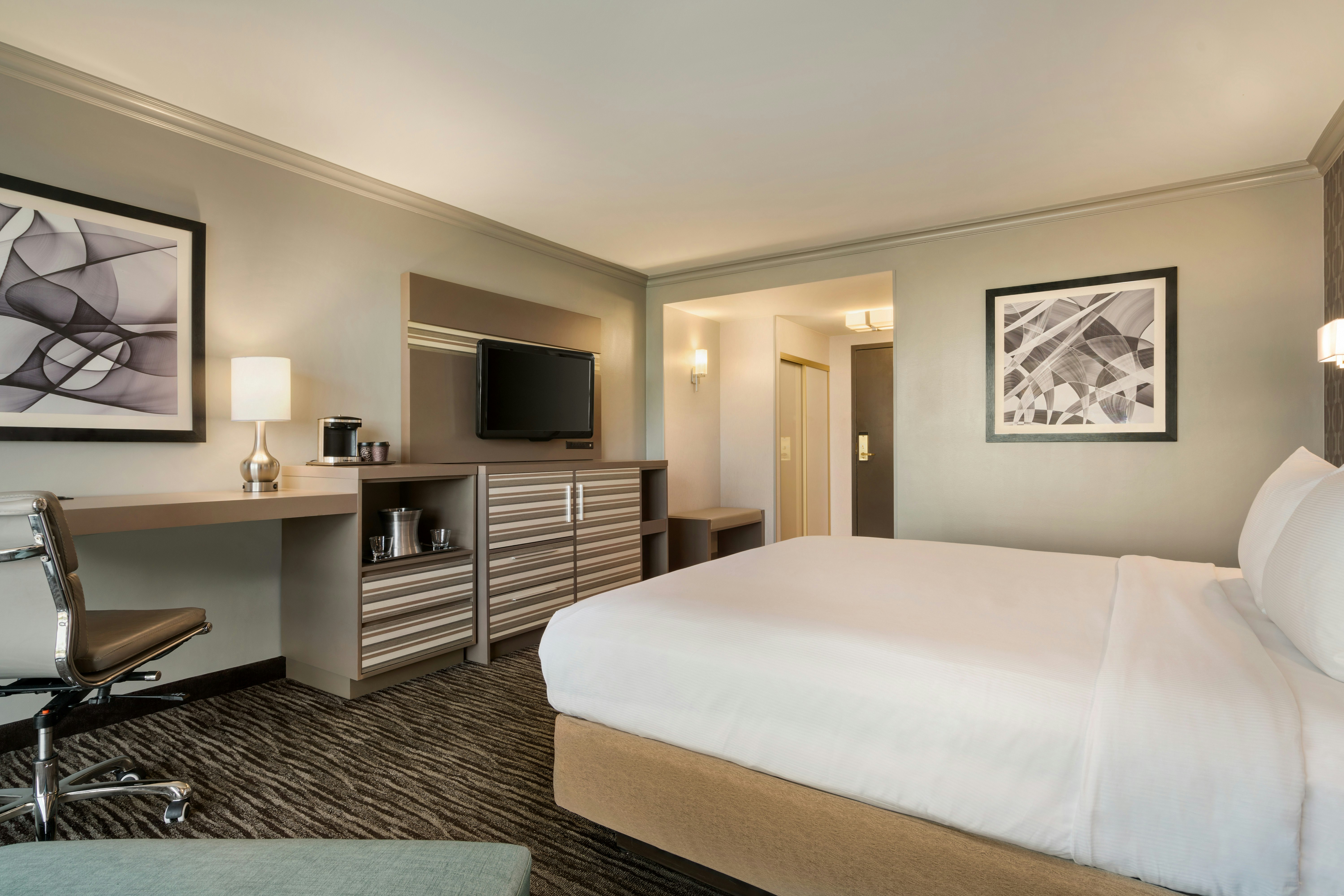 ROOM, KING BED