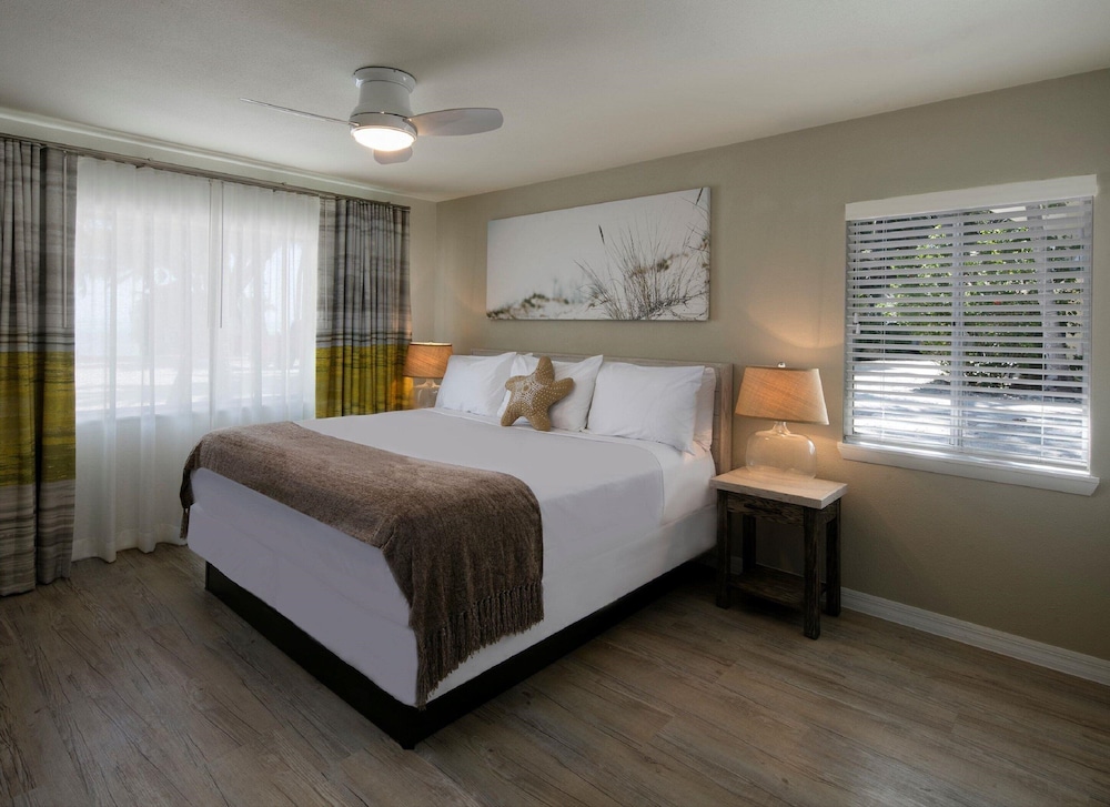 Deluxe, Cottage, King Bed, Ocean Front, Sofa