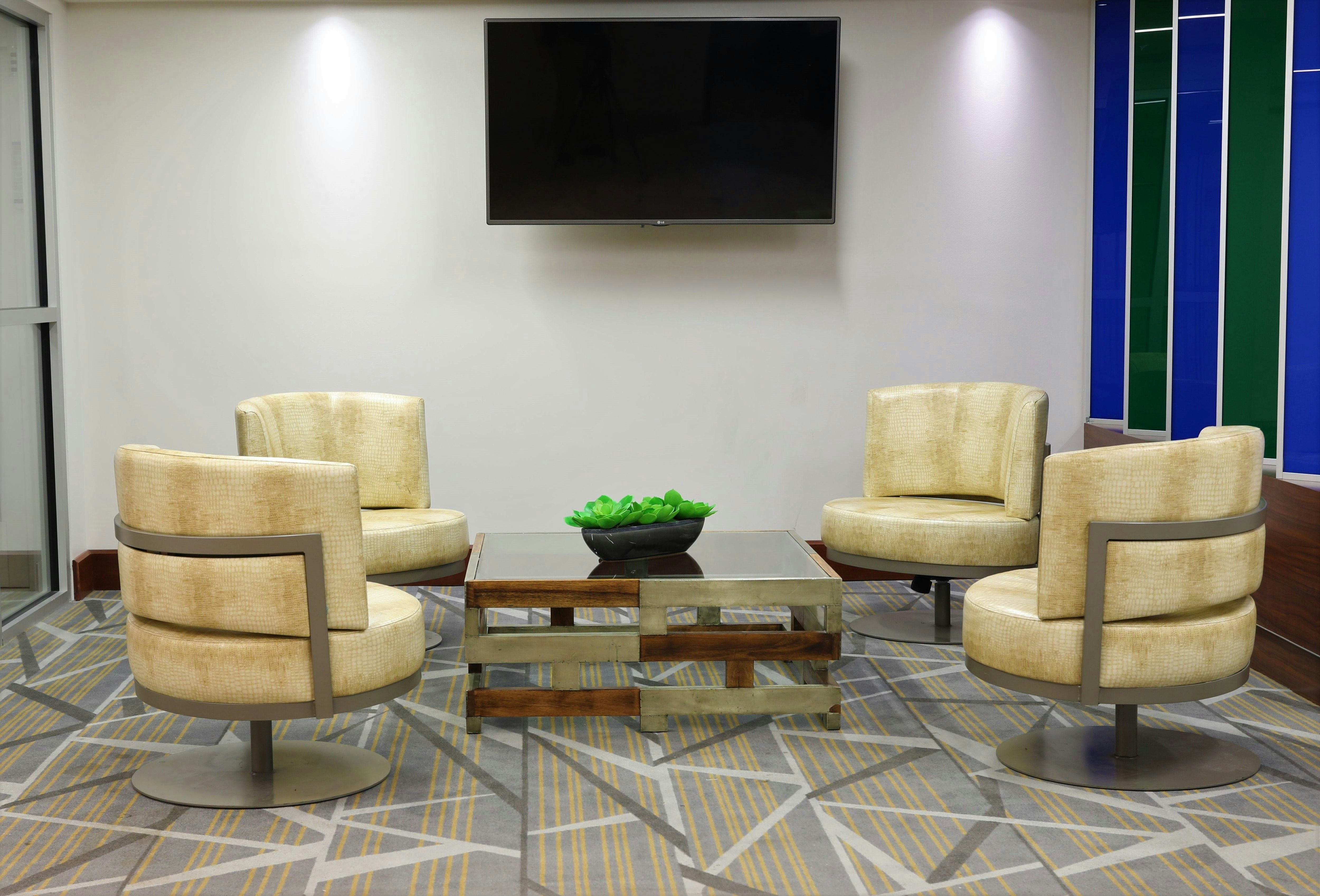 Doubletree By Hilton Omaha Southwest 24/54