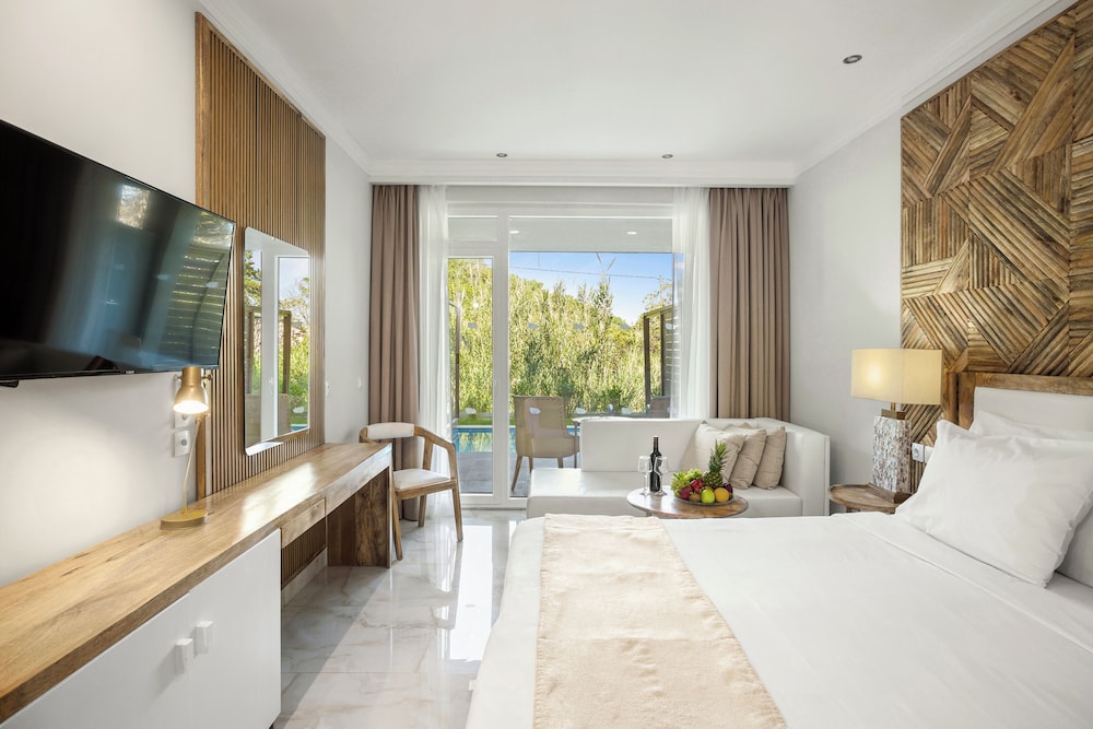 DOUBLE ROOM SUPERIOR PLUNGE POOL