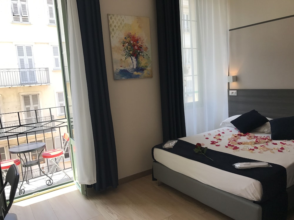 Boutique Hotel Neptune Nice 8/30