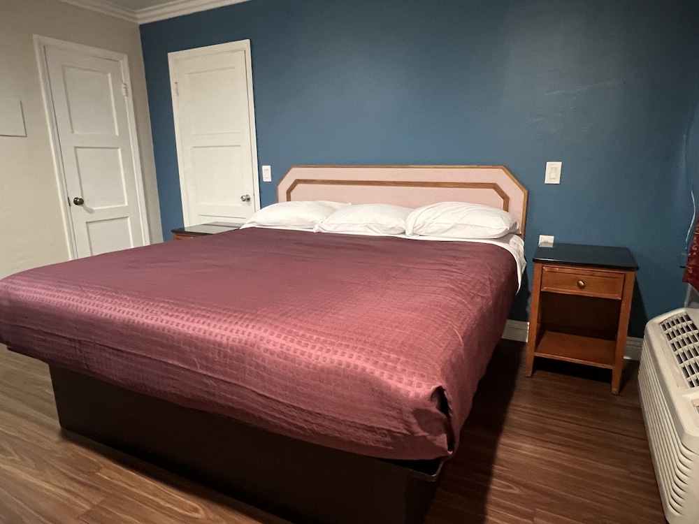 Harris Motel 13/59
