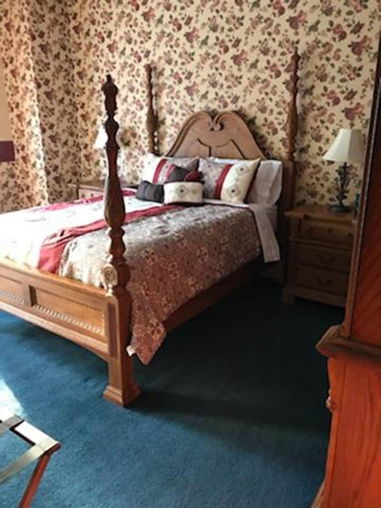 Evans Holly Grove Inn Bed and Breakfast 7/19