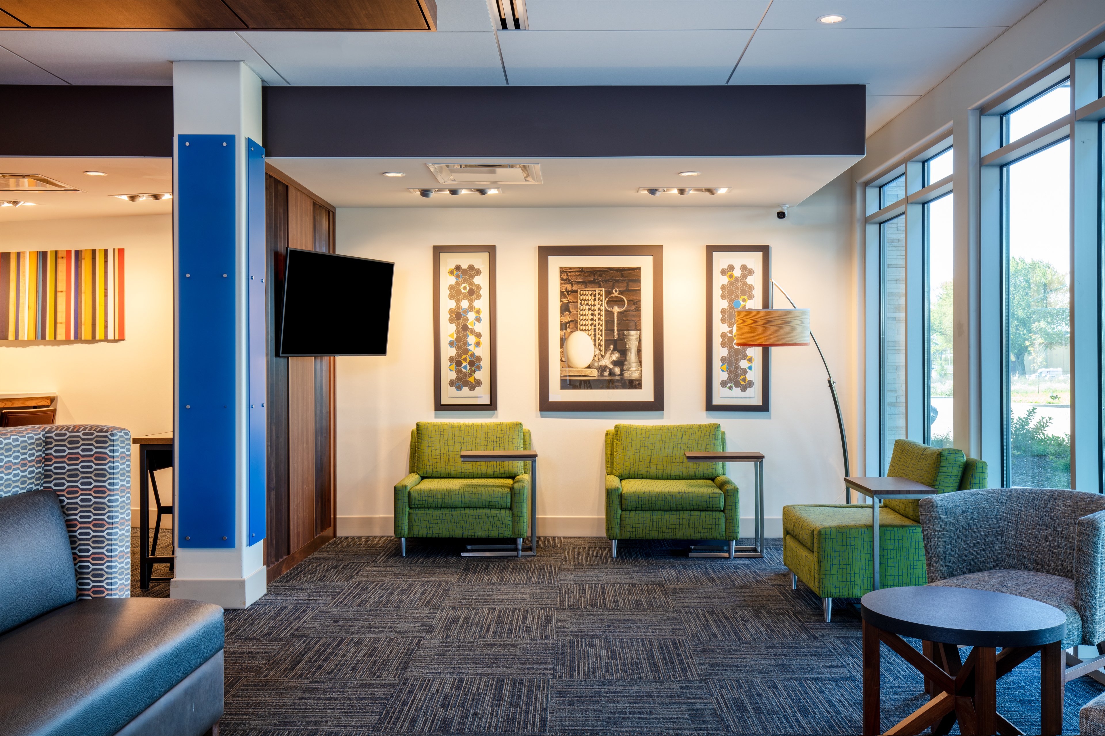 Holiday Inn Express & Suites Beloit 22/38
