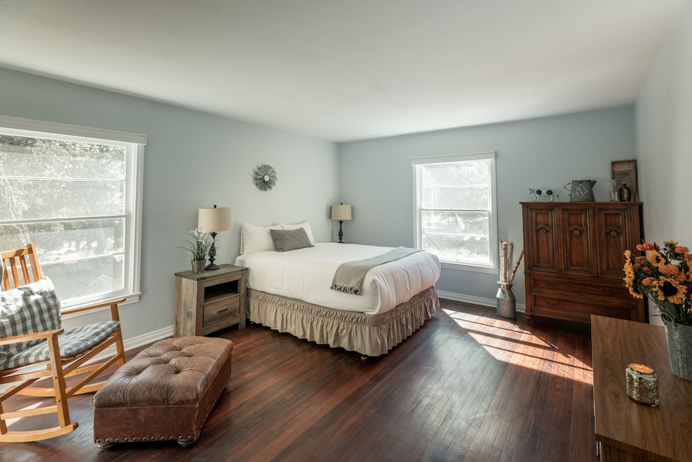 Apple Tree Inn 11/50