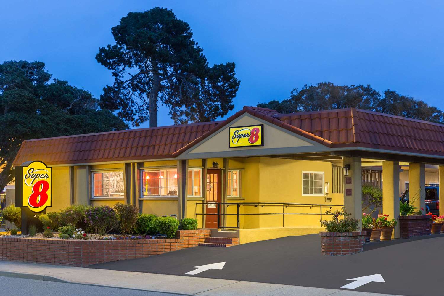 Super 8 by Wyndham Monterey 1/7