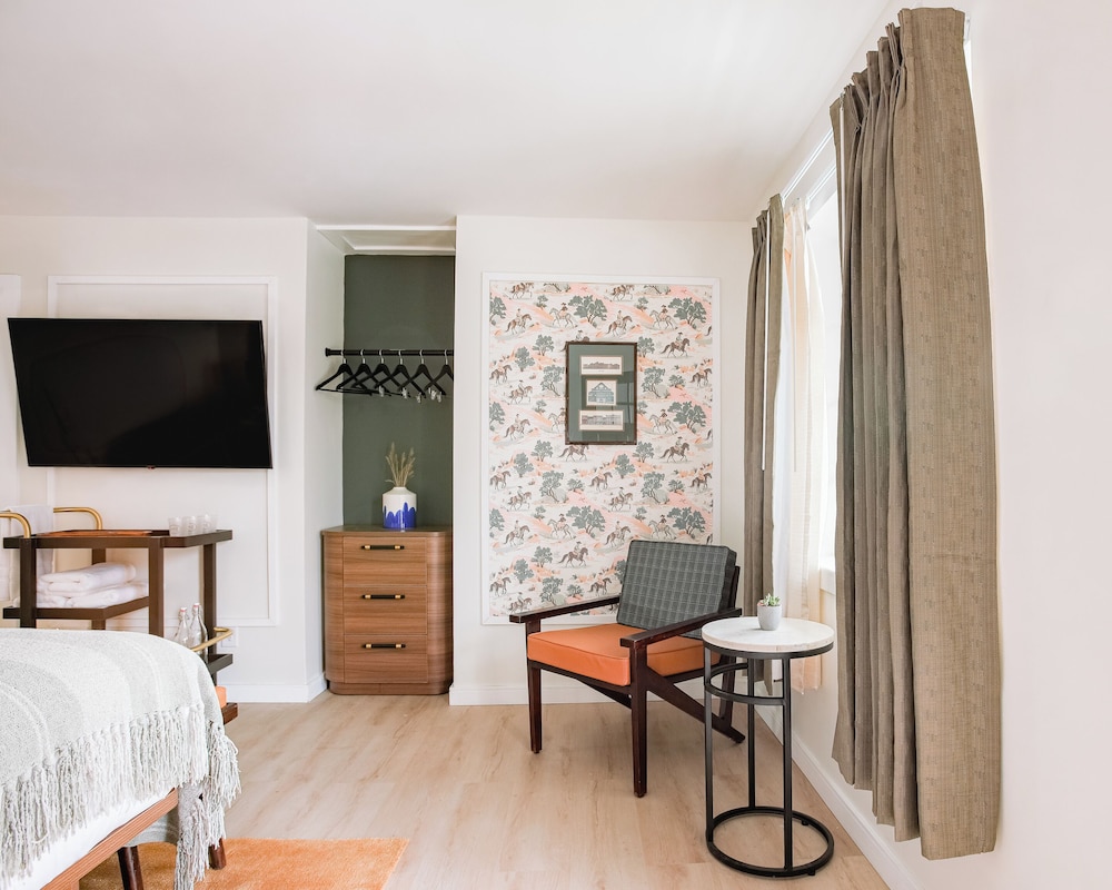 Salt Ranch Hotel 41/46