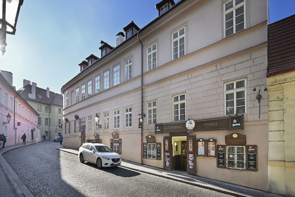 White Swan Boutique Apartments 50/58