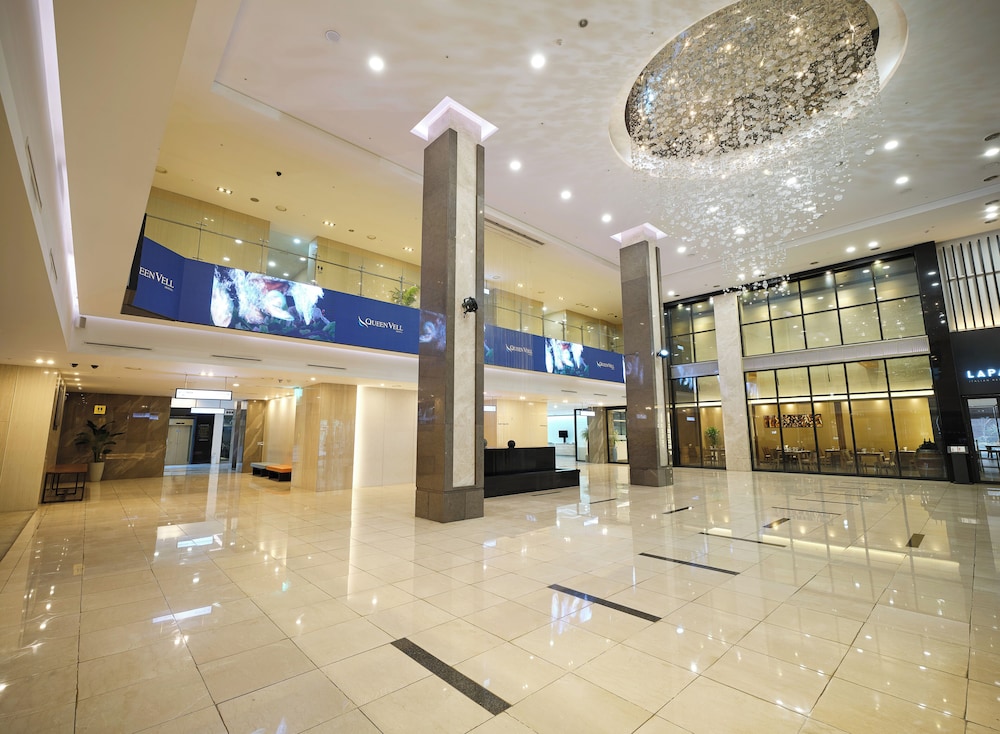 Queen Vell Hotel Wedding 12/63