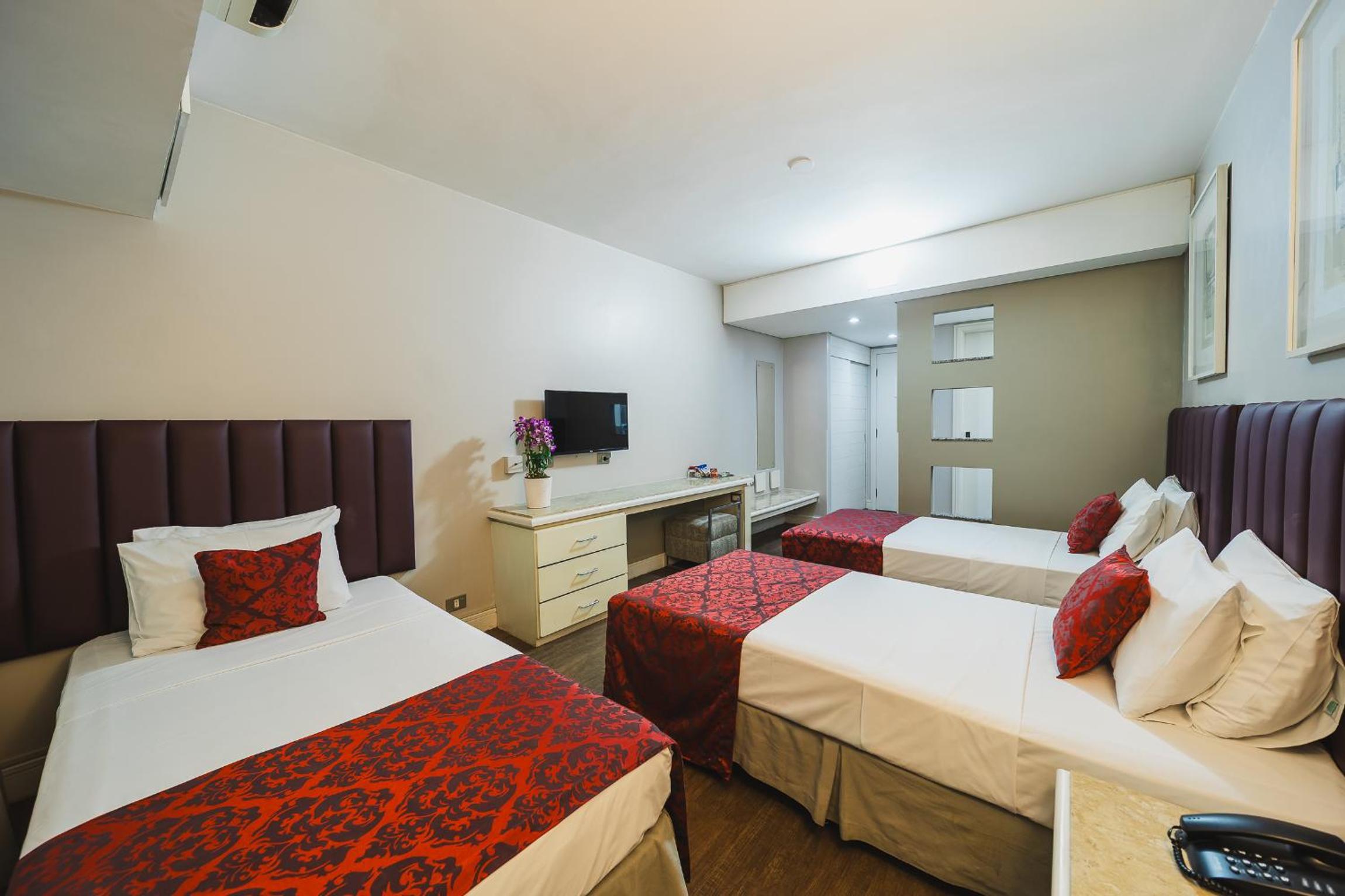 غرفة فاخرة ثلاثية بثلاثة أسرّة، Hotel Victoria Villa Curitiba By Nacional Inn 3/9