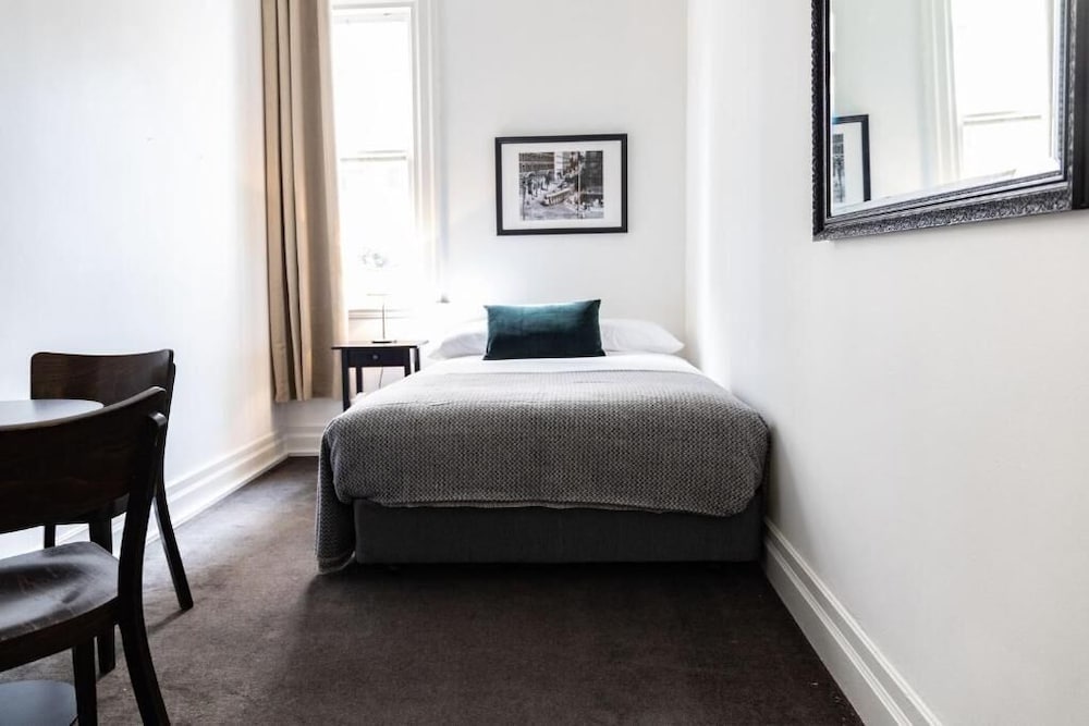 WYNYARD HOTEL 18/36