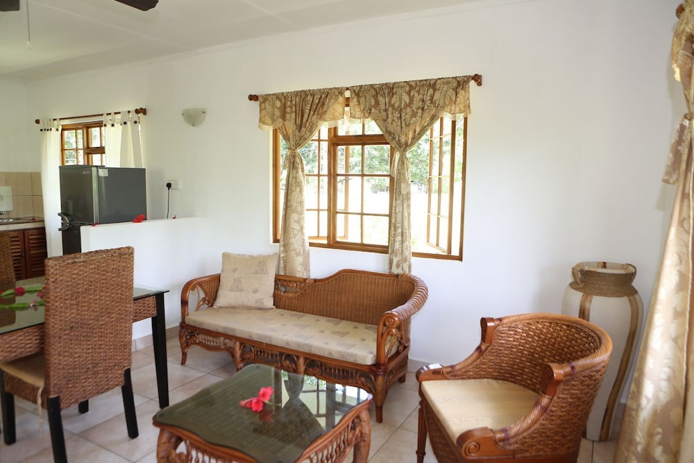 Le Surmer Self Catering Chalets 7/17