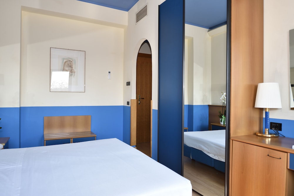 Hotel Carlton 13/62