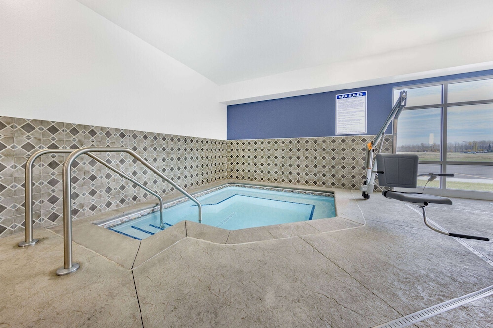 AmericInn by Wyndham International Falls Southwest 24/50