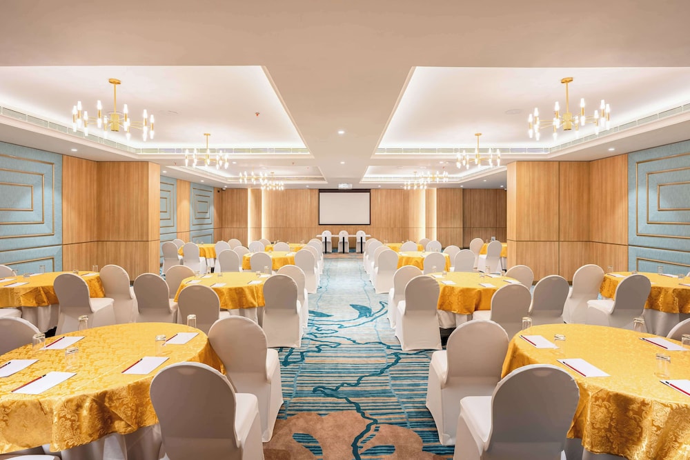 Park Inn & Suites by Radisson Thrissur East Fort 37/47