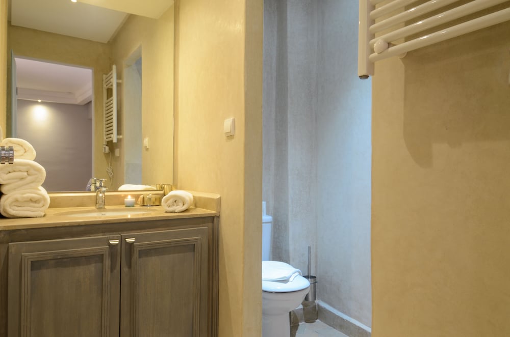 Riad Ayni 52/53