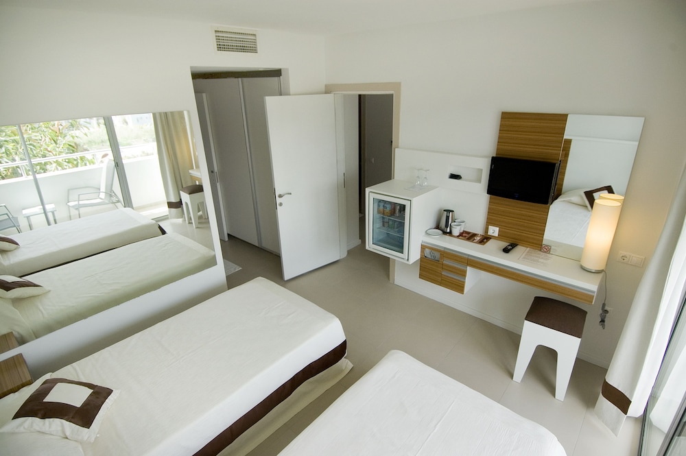 Delta Hotel 34/65