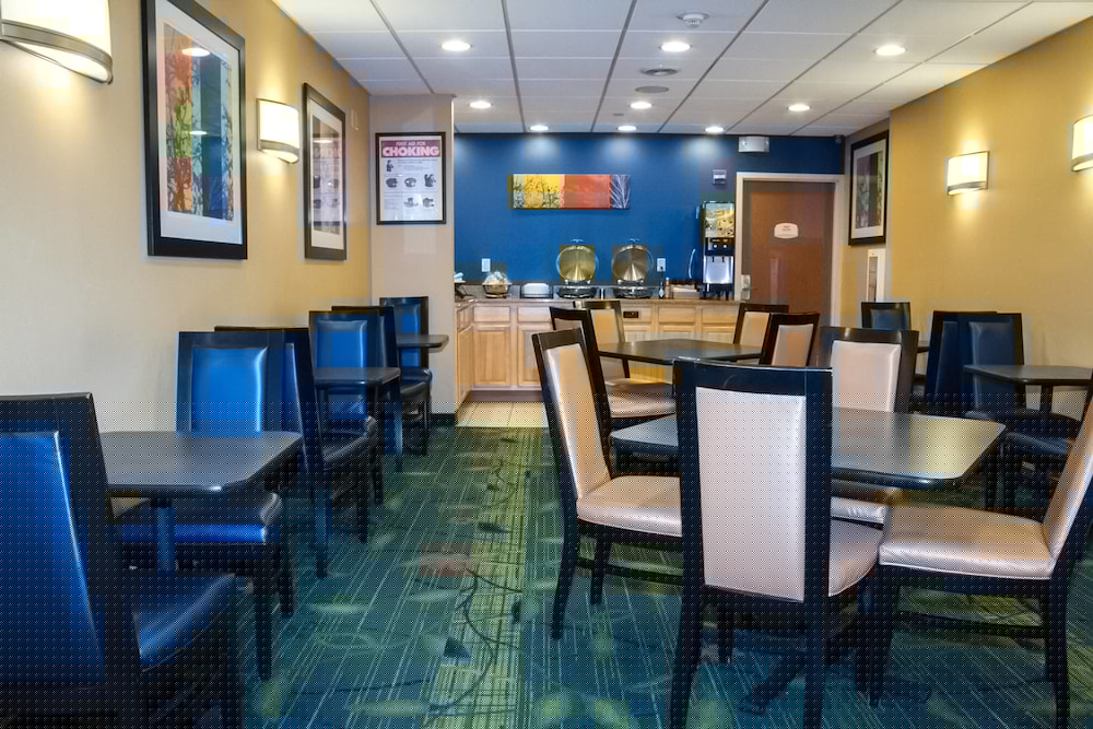 Fairfield Inn by Marriott New York LaGuardia Airport/Flushing 30/37