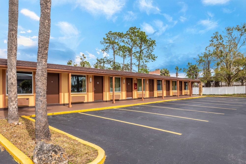 Super 8 by Wyndham Kissimmee/Orlando 44/50