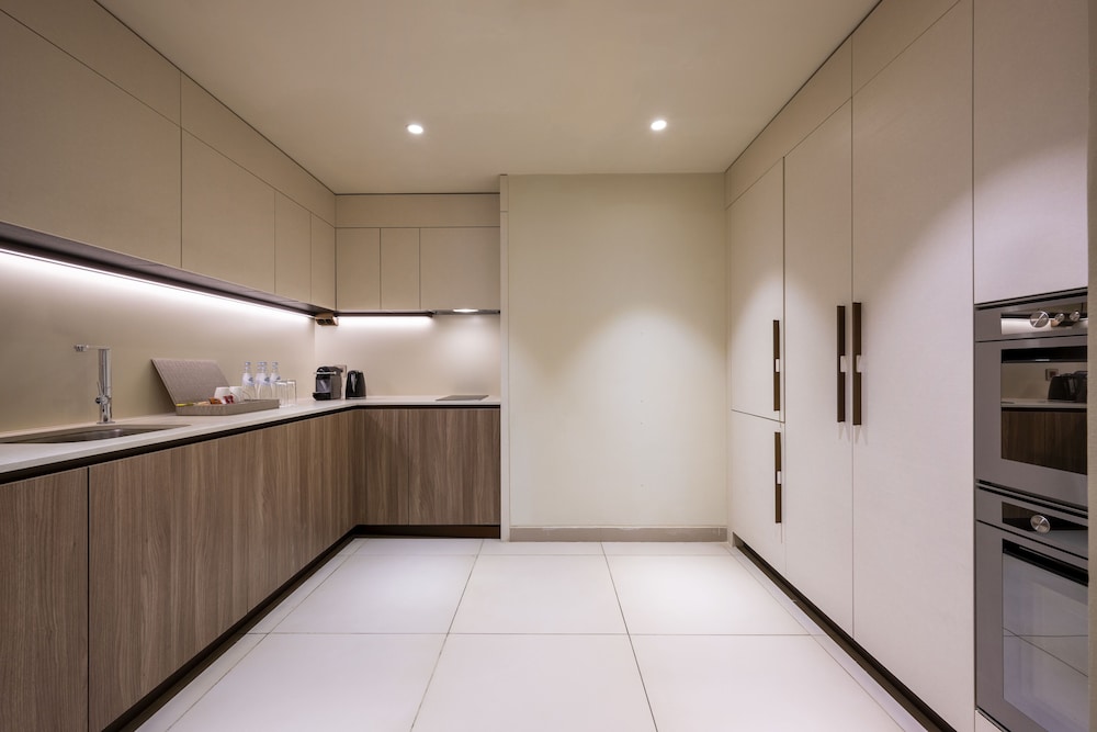Voco Doha West Bay Suites 17/100