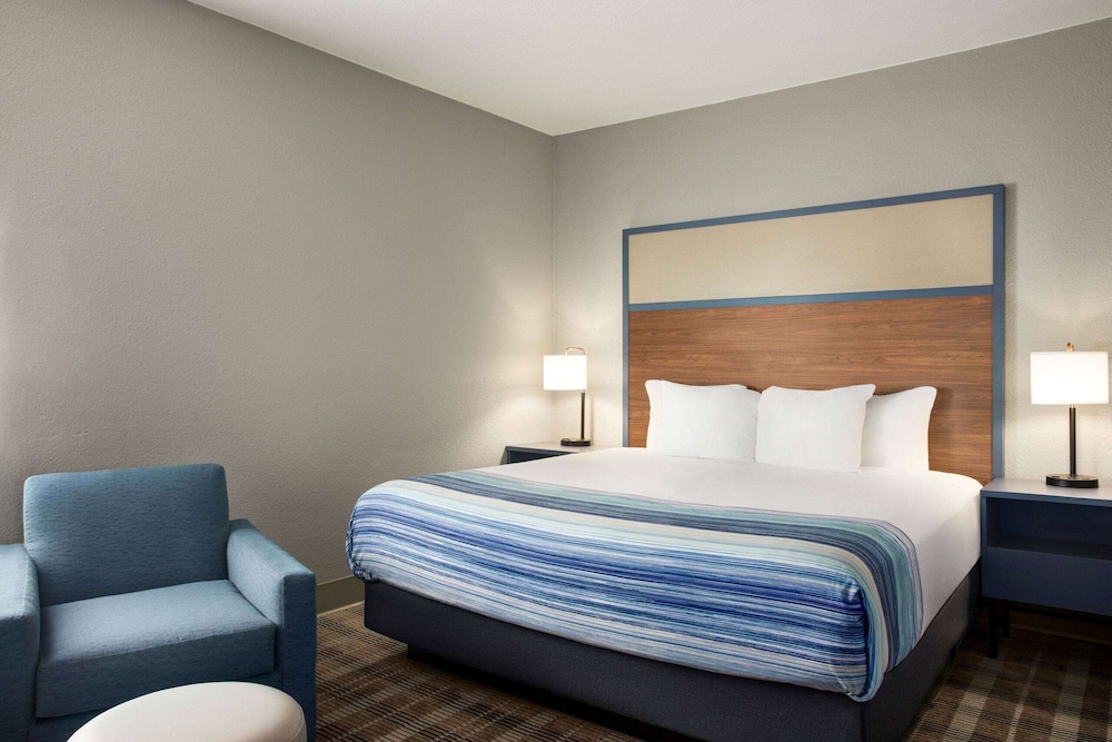 ROOM, KING BED, ACCESSIBLE