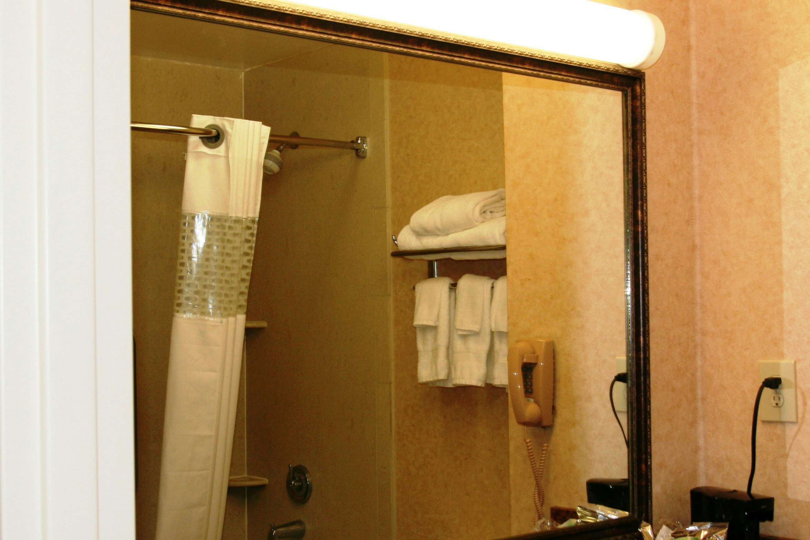 Room, King Bed, Sofa, Hampton Inn Canton 3/3