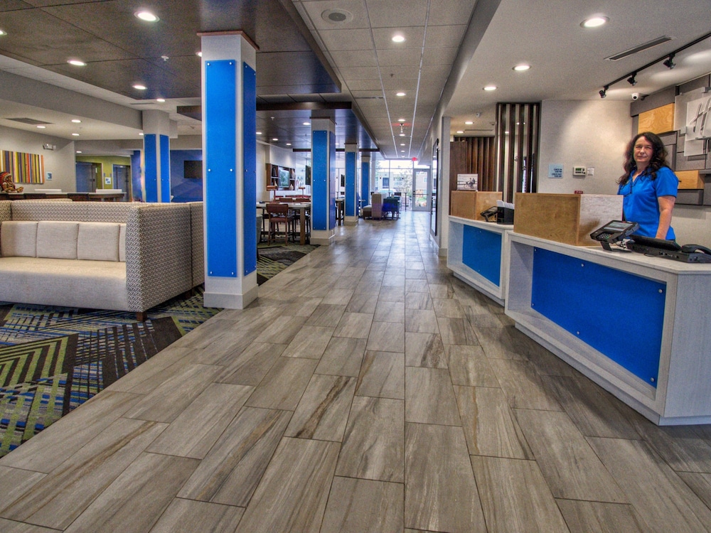 HOLIDAY INN EXPRESS & SUITES MOORE 9/75
