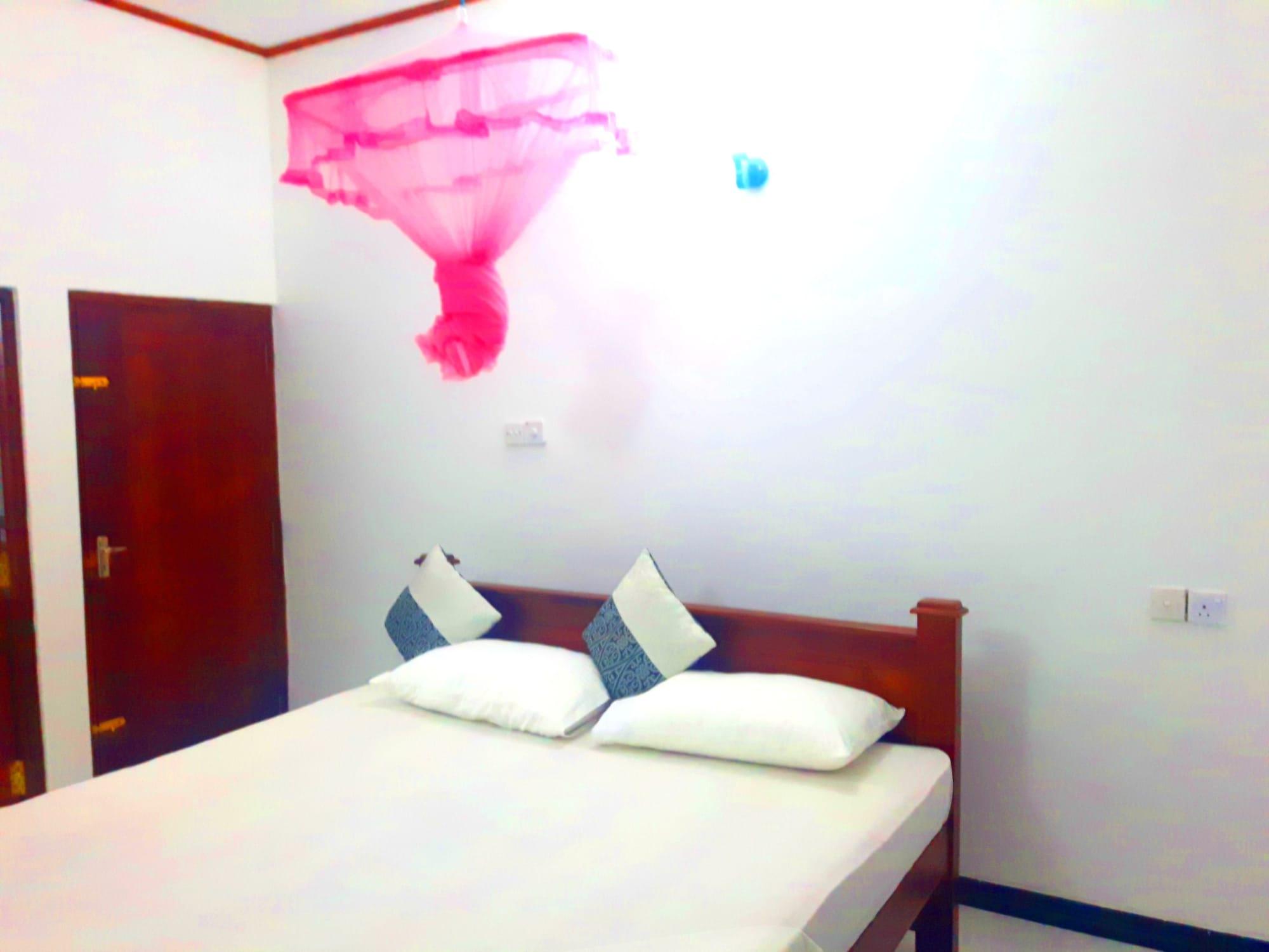 Nadee Villa Guest House 6/19
