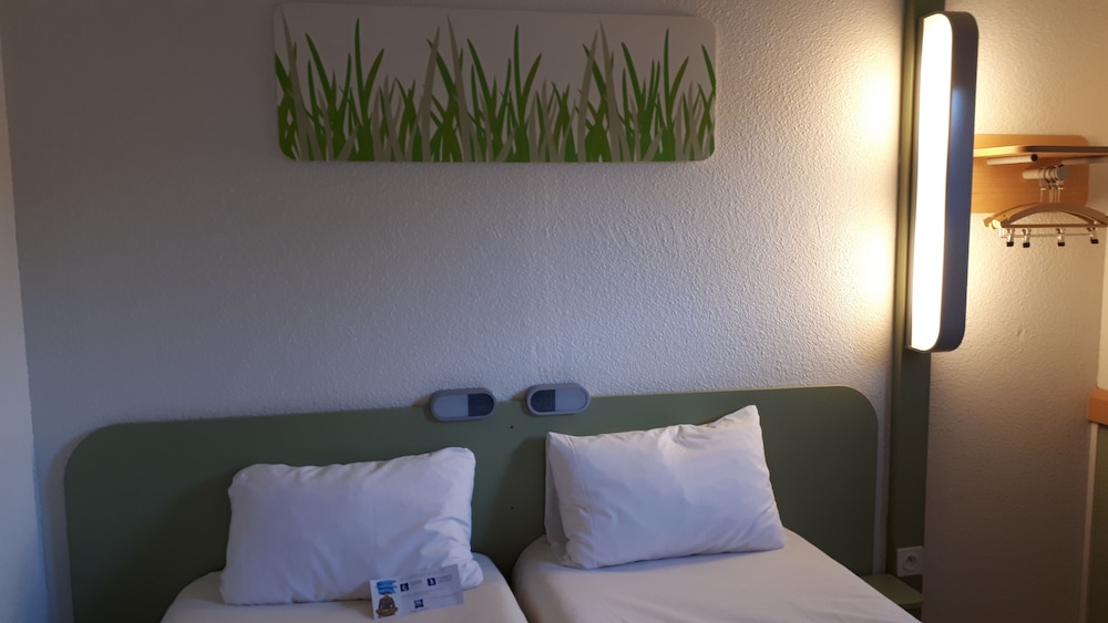 Ibis Budget Versailles Chateau Saint Cyr 29/40