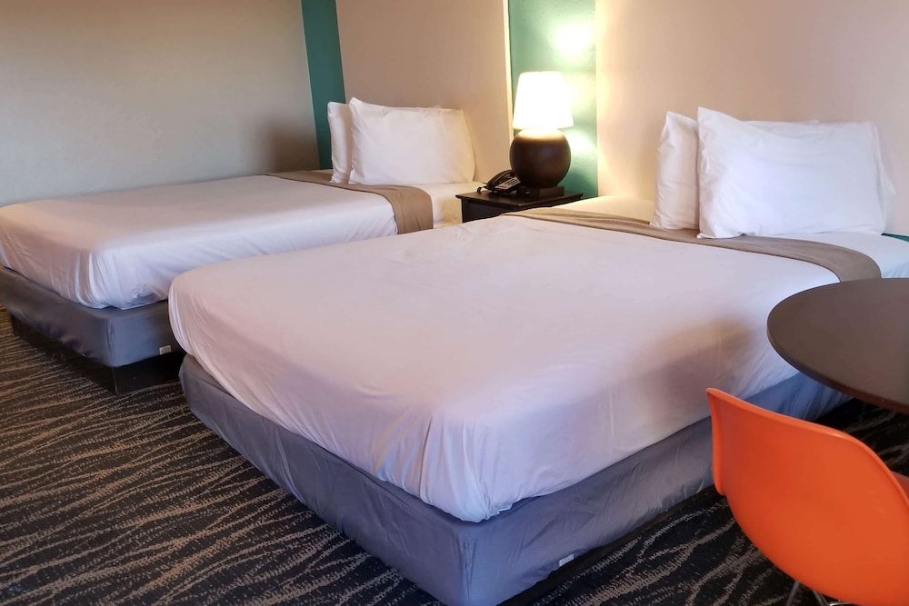 Howard Johnson by Wyndham Houston Hobby Airport 16/61