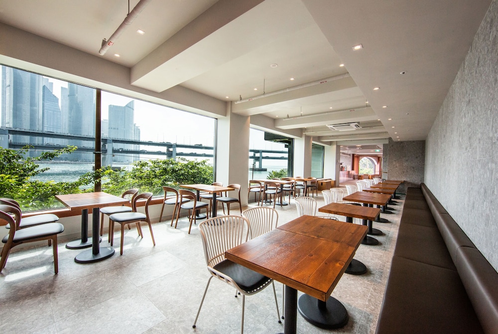 AG405 Hotel 38/50