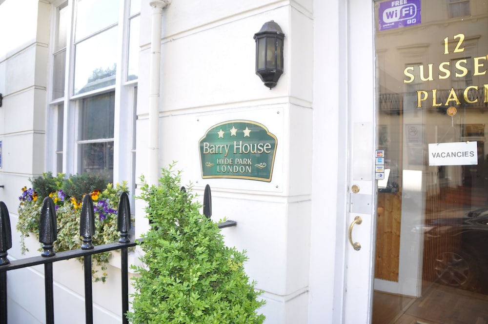 Barry House 2/68