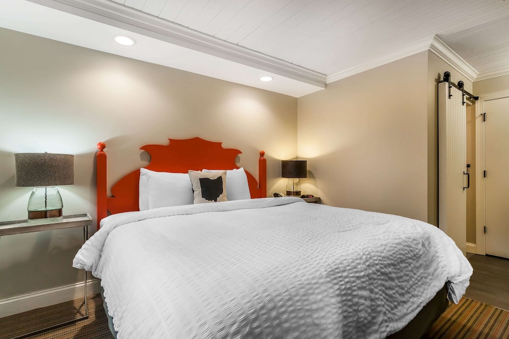 Aurora Inn Hotel And Event Center 13/45