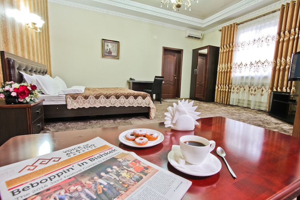 Grand Hotel 22/63