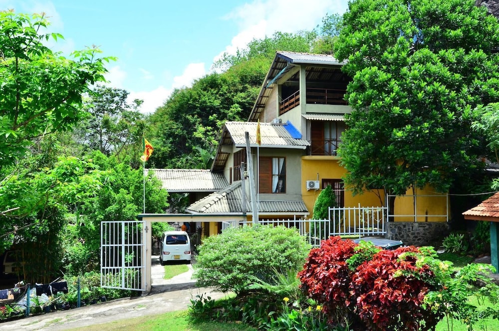 Deer Point Hotel Kandy 3/41