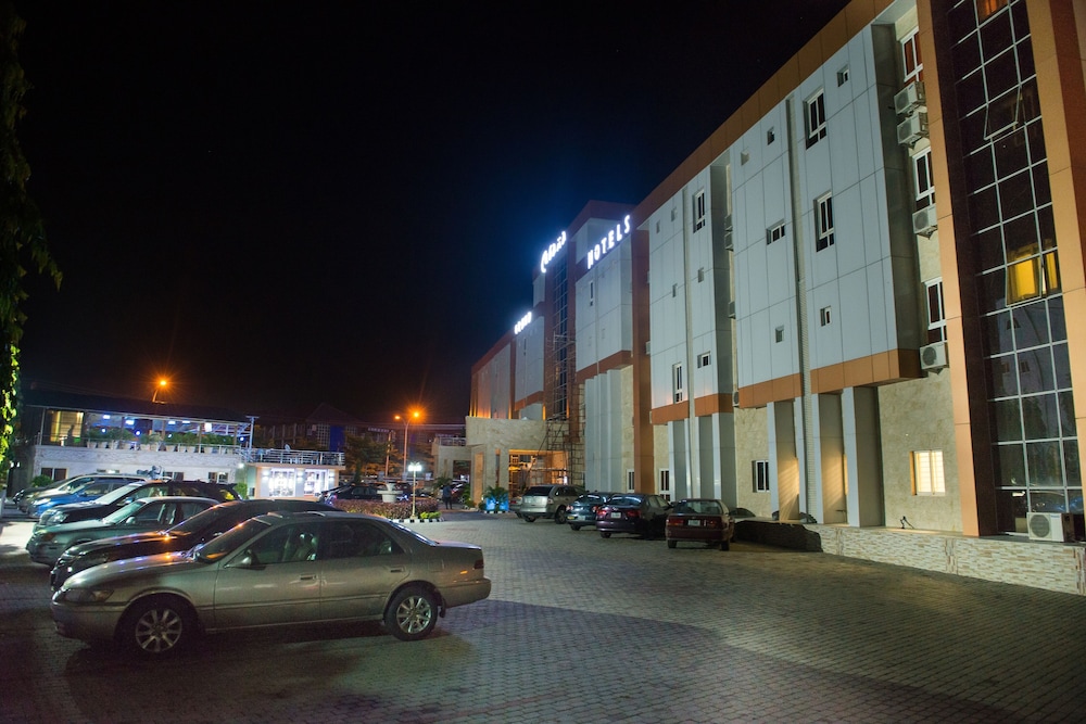 Grand Cubana Hotels 37/45