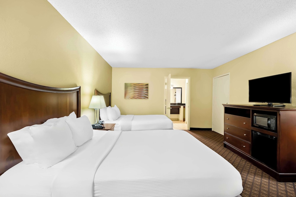 STANDARD, 2 QUEEN BEDS, ACCESSIBLE