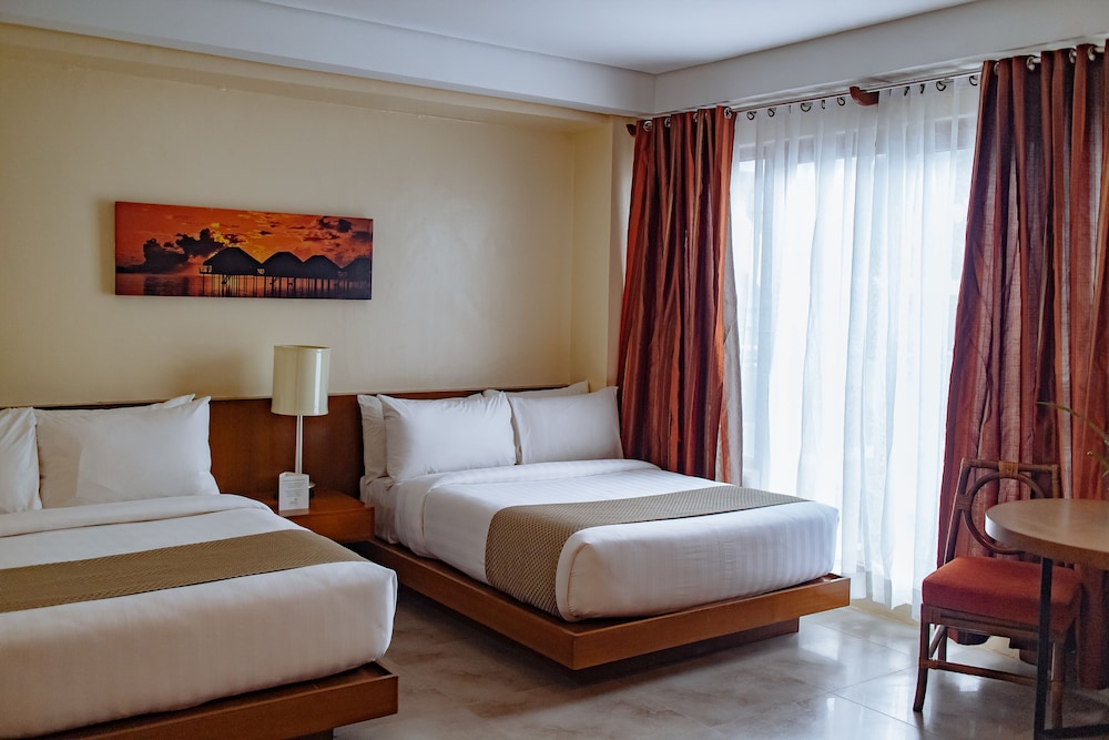 Crown Regency Beach Resort Boracay 30/75
