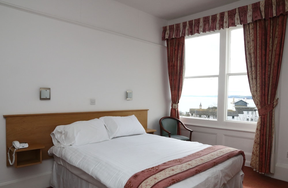 THE MANOR HOTEL 28/71