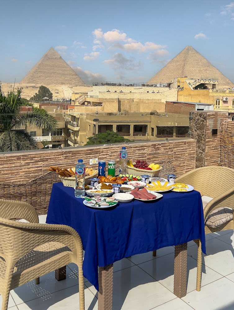 Three Giza Pyramids Inn 55/65