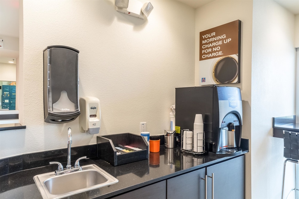 Motel6 Laredo, TX - Airport 66/66