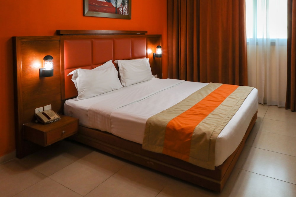 Wescott Plaza Hotel Apartments L.L.C 25/59